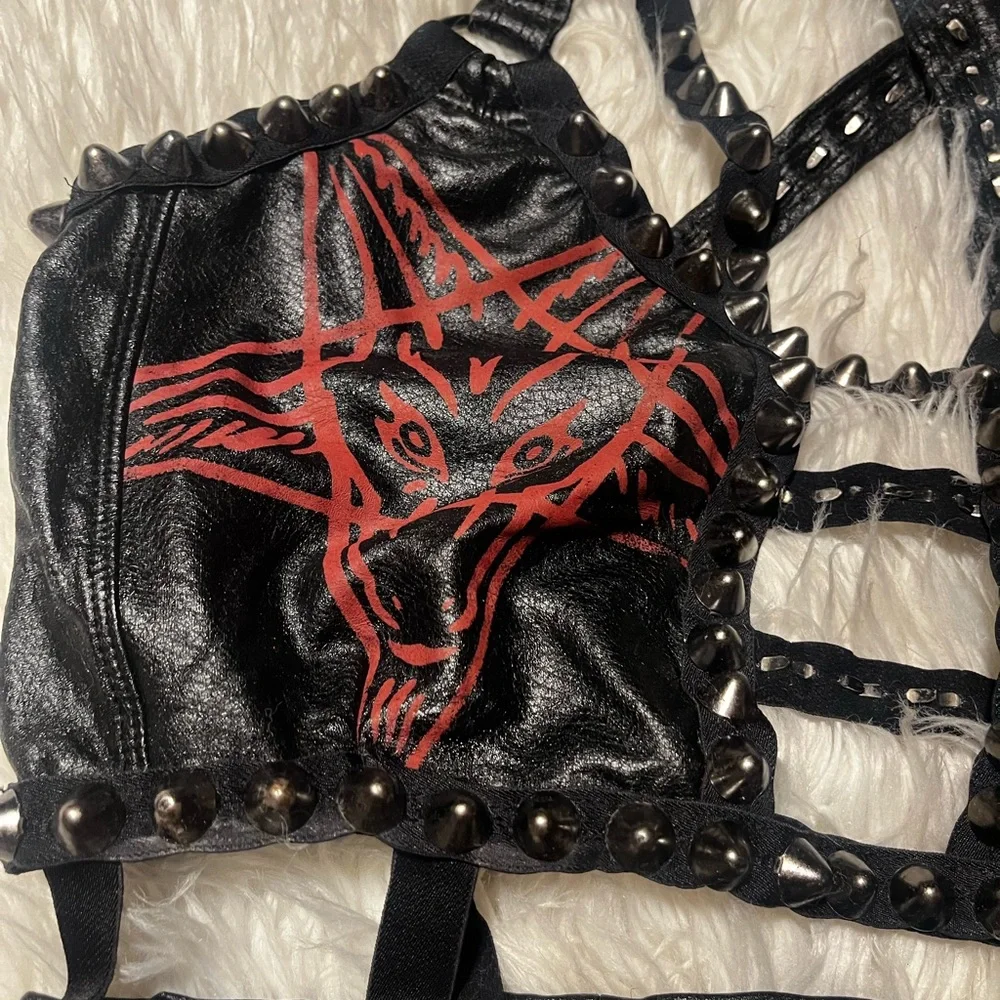 Toxic vision pentagram Studded top - Picture 3 of 4